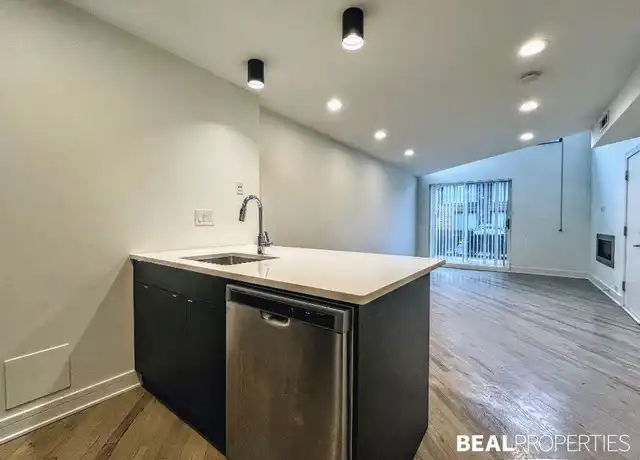 Property at 944 W Grace St Unit 101, Chicago, IL, 60613, 1 bed, 1 bath, [object Object]