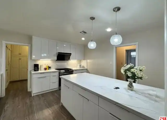Property at 113 N Doheny Dr, Beverly Hills, CA, 90211, 3 beds, 3 baths, [object Object]