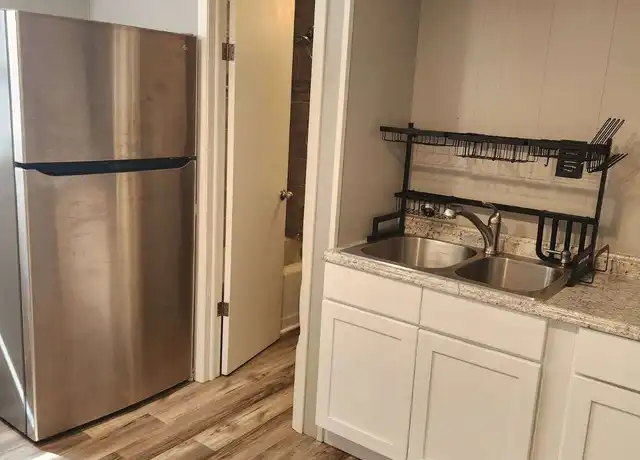 Property at 1111 Witzel Ave, Oshkosh, WI, 54902, 1 bed, 1 bath, [object Object]
