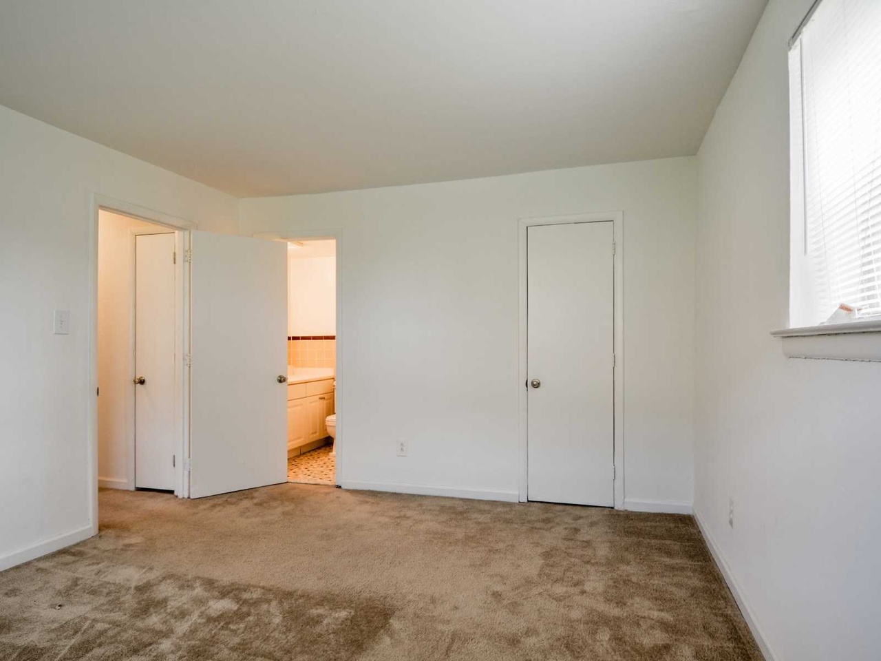 Naamans Rd Apartments