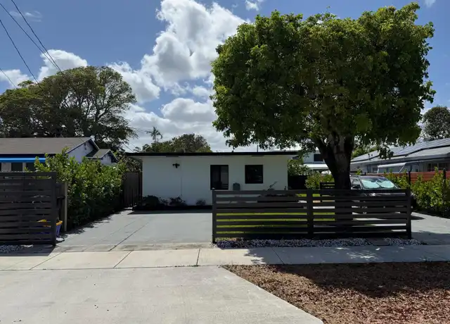 Property at 344 SE 4th Ave Unit E, Delray Beach, FL, 33483, 2 beds, 2 baths, [object Object]
