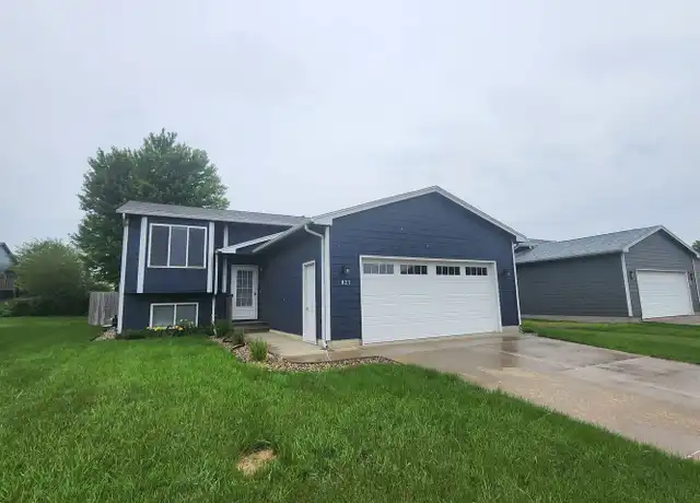Property at 821 S Whitewood Ave, Sioux Falls, SD, 57106, 3 beds, 2 baths, [object Object]
