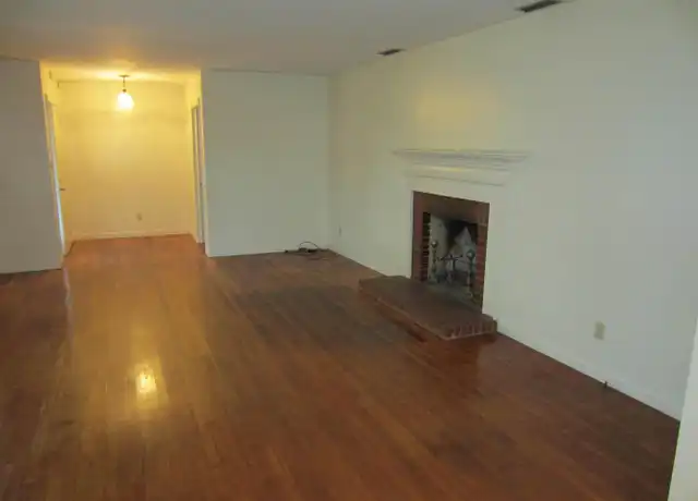 Property at 303 Gornto Rd, Valdosta, GA, 31602, 4 beds, 3 baths, [object Object]