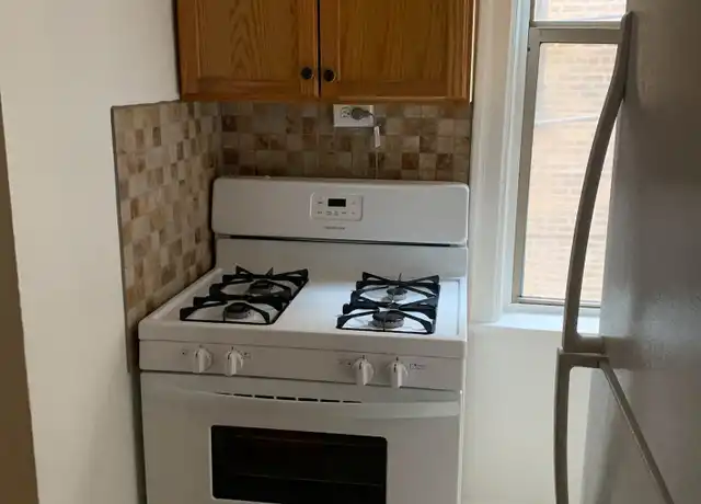 Property at 1365 W Estes Ave Unit 1-O, Chicago, IL, 60626, 2 beds, 1 bath, [object Object]
