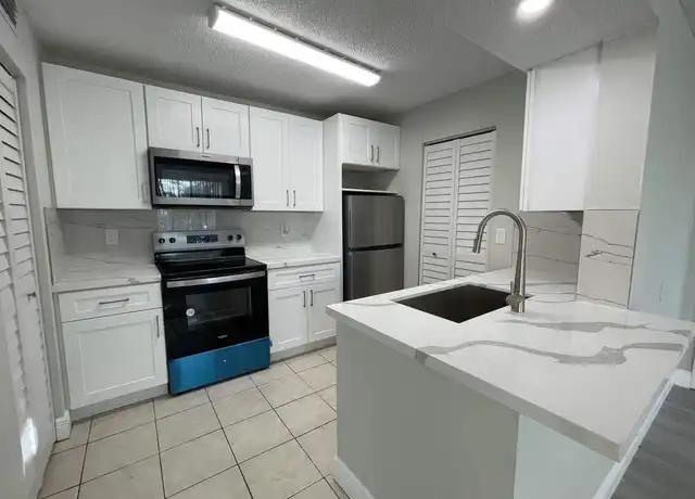 Property at 4055 W McNab Rd Unit 4055, Pompano Beach, FL, 33069, 1 bed, 1 bath, [object Object]