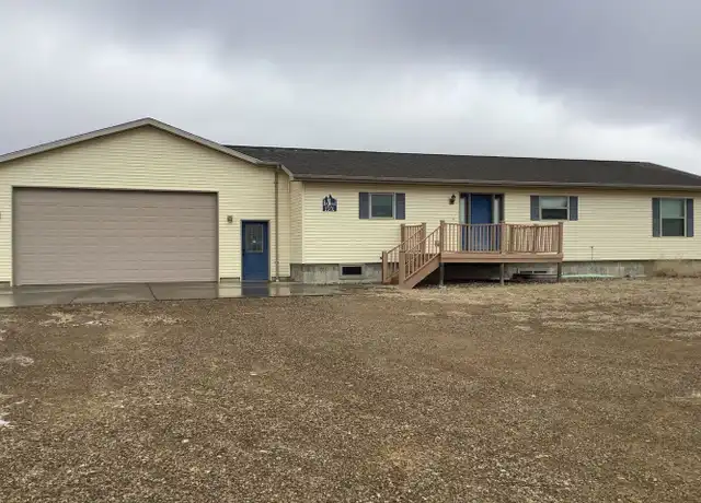 Property at 1501 10th Ave SE, Dickinson, ND, 58601, 4 beds, 3 baths, [object Object]