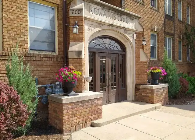 Property at Kewanis Court Apartments - 600 W Franklin Ave, Minneapolis, MN, 55405, 1 bed, 1 bath, [object Object]