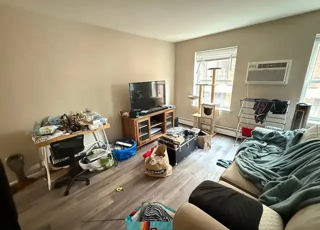 Property at 3069 Oakland - 3069 N Oakland Ave, Milwaukee, WI, 53211, 1 bed, 1 bath, [object Object]