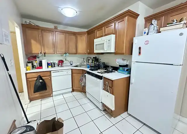 Property at 3069 Oakland - 3069 N Oakland Ave, Milwaukee, WI, 53211, 1 bed, 1 bath, [object Object]
