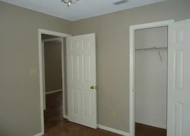 Property at 125 Blue Pool Dr, Valdosta, GA, 31602, 3 beds, 2 baths, [object Object]
