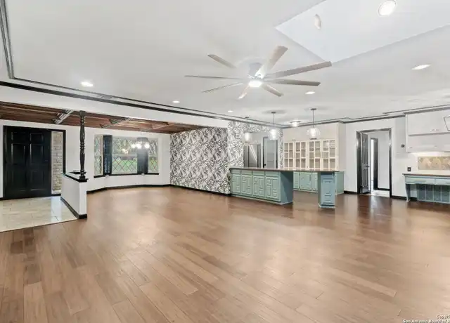 Property at 28160 Windwood Dr E Unit 1, Boerne, TX, 78006, 4 beds, 3.5 baths, [object Object]