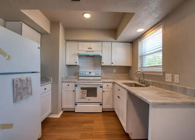 Property at 1001 E Main St Unit D, Edmond, OK, 73034, 2 beds, 1 bath, [object Object]