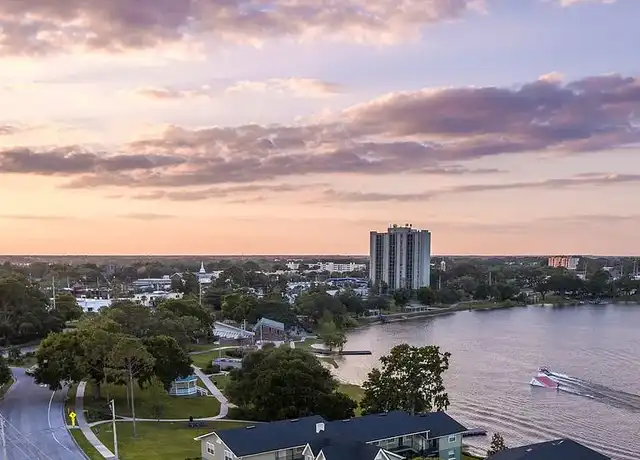Property at Lake Silver Apartments - 207 S Lake Silver Dr NW, Winter Haven, FL, 33881, 2 beds, 2 baths, [object Object]
