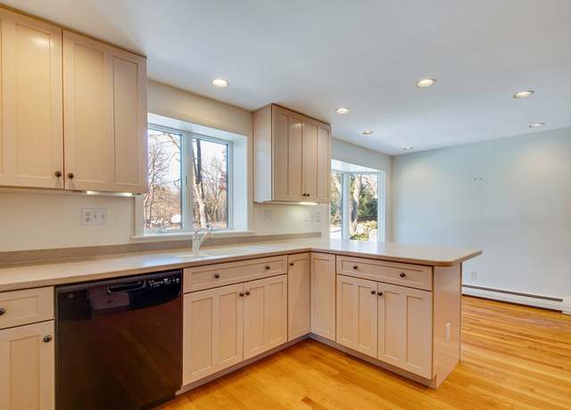 Photo of 33 Monsen Rd, Concord, MA 01742