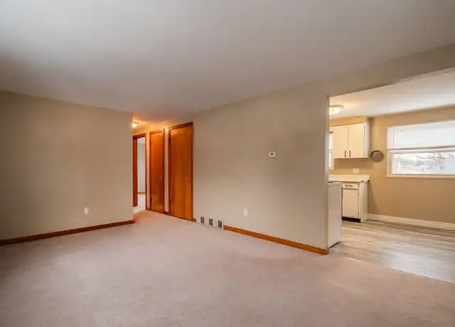 Property at 424 Springville Ave Unit Upper Unit, Buffalo, NY, 14226, 2 beds, 1 bath, [object Object]