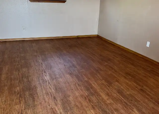 Property at 750 Bonham St Unit 140, Paris, TX, 75460, 1 bed, 1 bath, [object Object]
