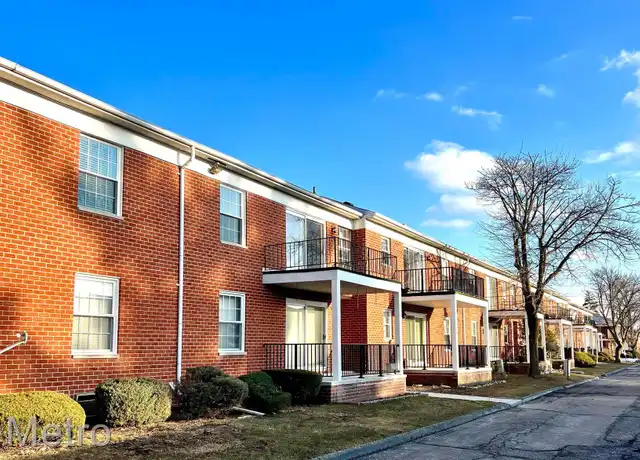Property at 27689 Echo Vly E, Farmington Hills, MI, 48334, 1 bed, 1 bath, [object Object]