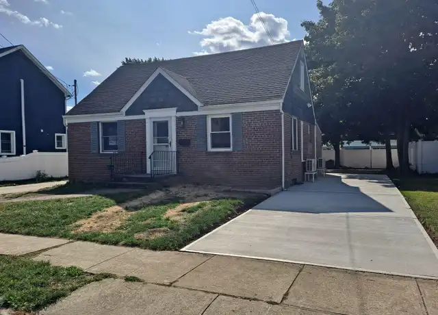 Property at 16 Cedar Dr Unit 2nd Fl, Farmingdale, NY, 11735, 1 bed, 1 bath, [object Object]