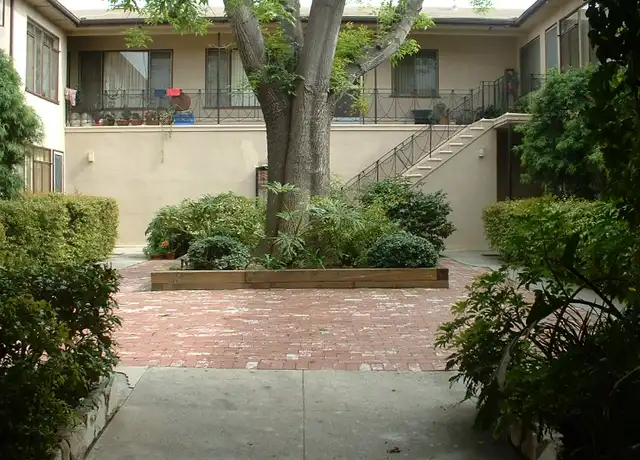 Property at 1118 S Fairfax Ave Unit 12, Los Angeles, CA, 90019, 0 beds, 1 bath, [object Object]