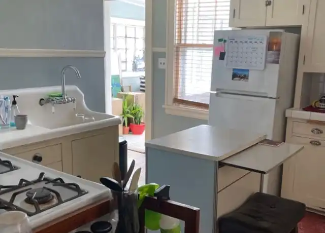 Property at 310 E 5th St Unit Upper, Duluth, MN, 55805, 1 bed, 1 bath, [object Object]