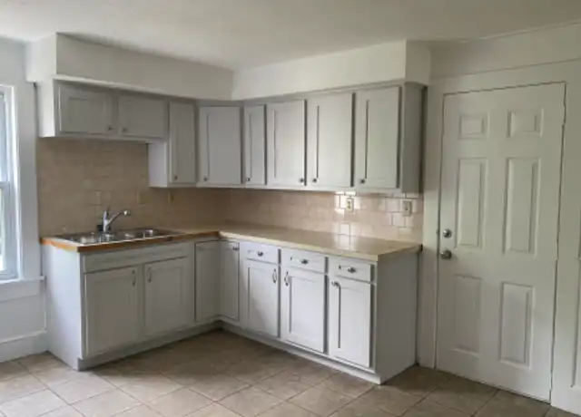 Property at 212 Pine St Unit 2, Attleboro, MA, 02703, 2 beds, 1 bath, [object Object]