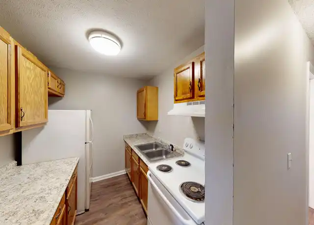 Property at Oak Park Apartments - 314 Preston Ave, Lewisburg, TN, 37091, 1-3 bed, 1 bath, [object Object]