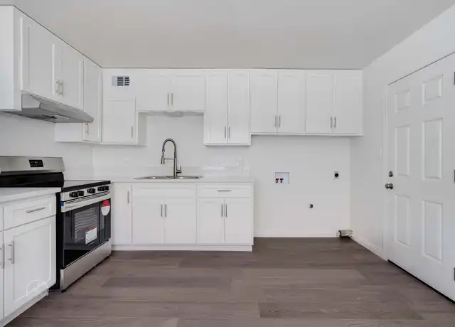 Property at 1716 3rd St Unit 2, Bakersfield, CA, 93304, 2 beds, 1 bath, [object Object]