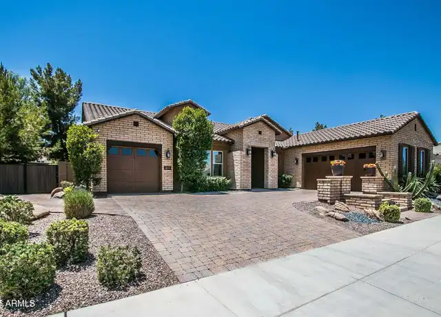 Property at 3009 E Valencia Dr, Phoenix, AZ, 85042, 5 beds, 4.5 baths, [object Object]