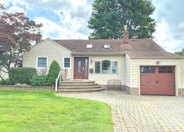 Photo of 19 Stewart St, Plainview, NY 11803