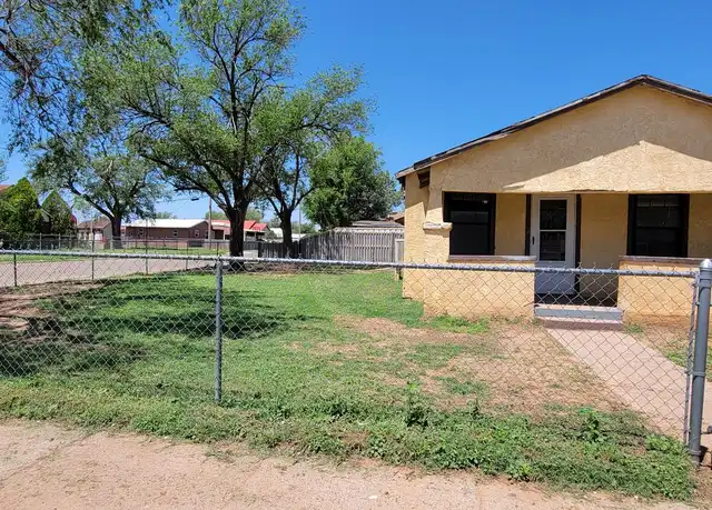 Property at 900 N Edwards St, Clovis, NM, 88101, 3 beds, 1 bath, [object Object]