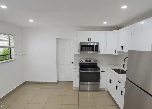Property at 1046 Foster Rd Unit 1, Hallandale Beach, FL, 33009, 2 beds, 1 bath, [object Object]