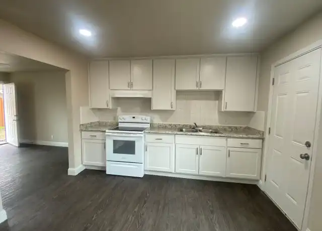 Property at 2056 E White Ave Unit C, Fresno, CA, 93701, 2 beds, 1 bath, [object Object]
