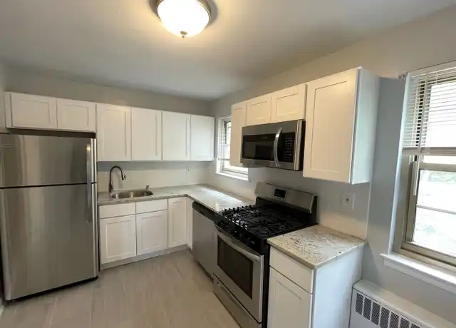 Property at 130-134 Stuyvesant Ave Unit B04, Lyndhurst, NJ, 07071, 1 bed, 1 bath, [object Object]