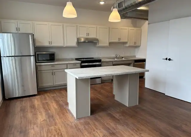 Property at 307 N 3rd St Unit 200, Burlington, IA, 52601, 2 beds, 1 bath, [object Object]