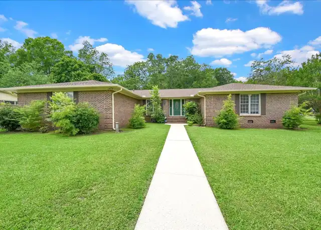 Property at 205 8th Ave NE, Cullman, AL, 35055, 4 beds, 2 baths, [object Object]