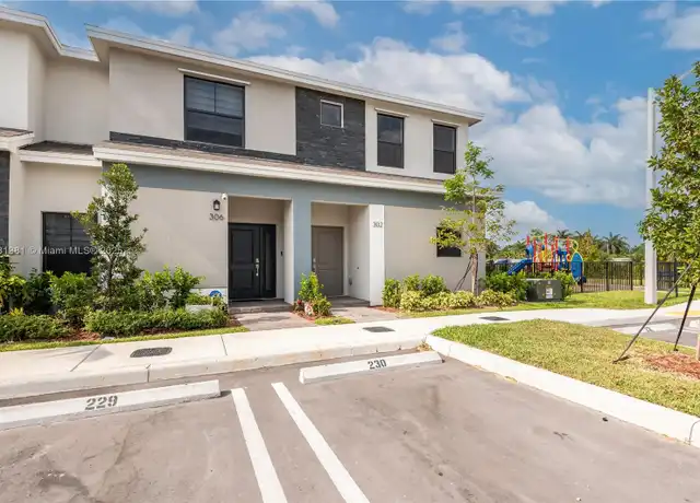 Property at 302 NE 1st St Unit 302, Florida City, FL, 33034, 3 beds, 2.5 baths, [object Object]