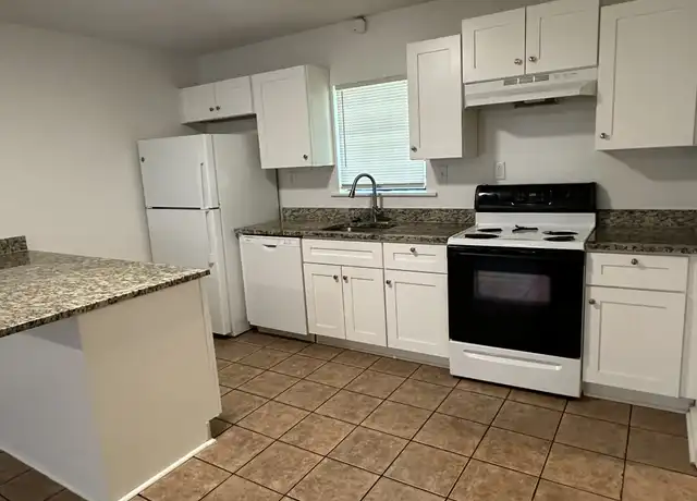 Property at 166 Edwards St SE Unit 1, Milledgeville, GA, 31061, 2 beds, 1 bath, [object Object]