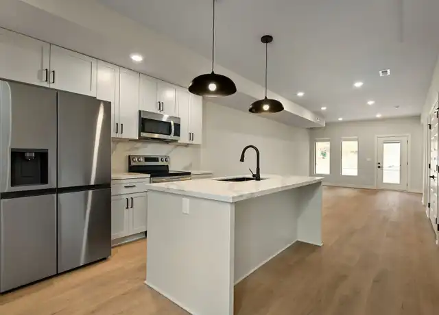 Property at 263 Persimmon Rd, Raymore, MO, 64083, 2 beds, 1.5 baths, [object Object]
