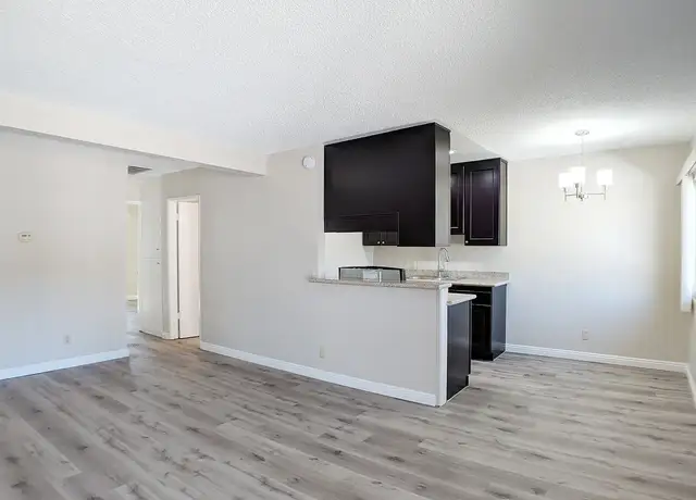 Photo of 2841 Montrose Ave, La Crescenta, CA 91214