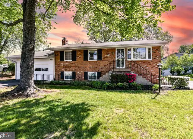 Property at 1020 S Hoga Rd, Sterling, VA, 20164, 4 beds, 2 baths, [object Object]