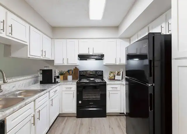 Property at Summer Tree Apartments - 560 Fortner St, Dothan, AL, 36301, 2 beds, 1 bath, [object Object]