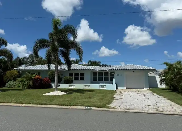Property at 2315 Sunrise Dr SE, Saint Petersburg, FL, 33705, 2 beds, 1.5 baths, [object Object]