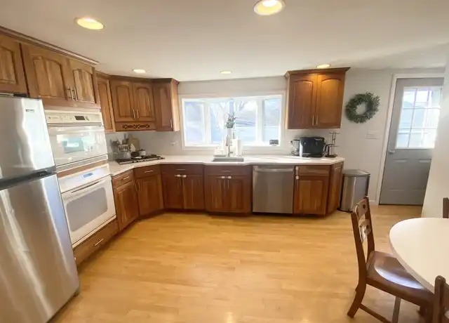 Property at 100 Laurel Rd, Norwood, MA, 02062, 3 beds, 1 bath, [object Object]