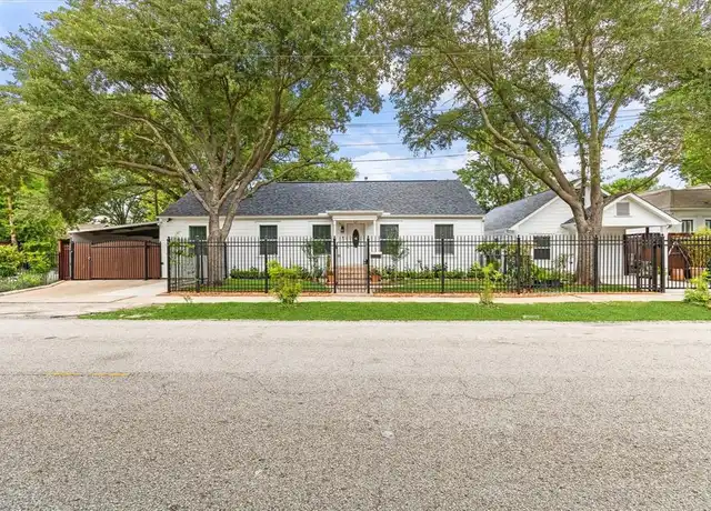 Property at 911 W 14th St, Houston, TX, 77008, 3 beds, 2 baths, [object Object]