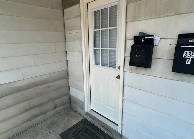 Property at 402 N 4th St Unit 8, Lebanon, PA, 17046, 1 bed, 1 bath, [object Object]