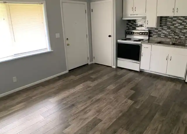 Property at 3441 W Warren Dr Unit Warren 7, Warsaw, IN, 46580, 1 bed, 1 bath, [object Object]