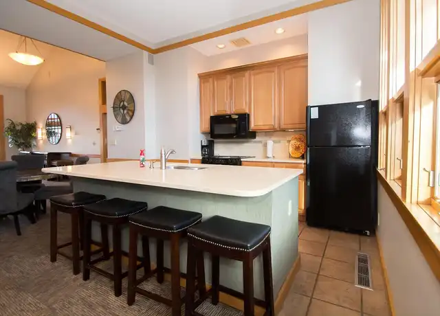 Property at 2755 Lexington Ave N, Saint Paul, MN, 55113, 1-3 bed, 1-2.5 bath, [object Object]