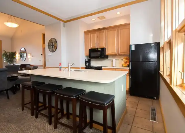 Property at 2755 Lexington Ave N, Saint Paul, MN, 55113, 1-3 bed, 1-2.5 bath, [object Object]