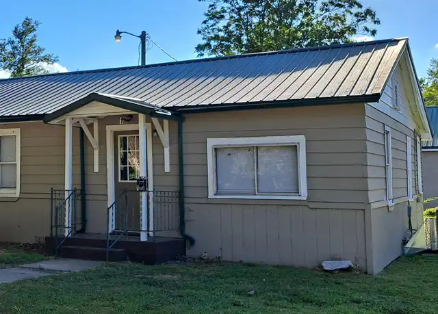 Property at 1302 Iowa Ave, Joplin, MO, 64801, 2 beds, 1 bath, [object Object]