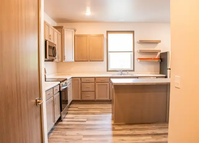 Property at 2460 Golf Rd Unit 2460 212, Eau Claire, WI, 54701, 1 bed, 1 bath, [object Object]